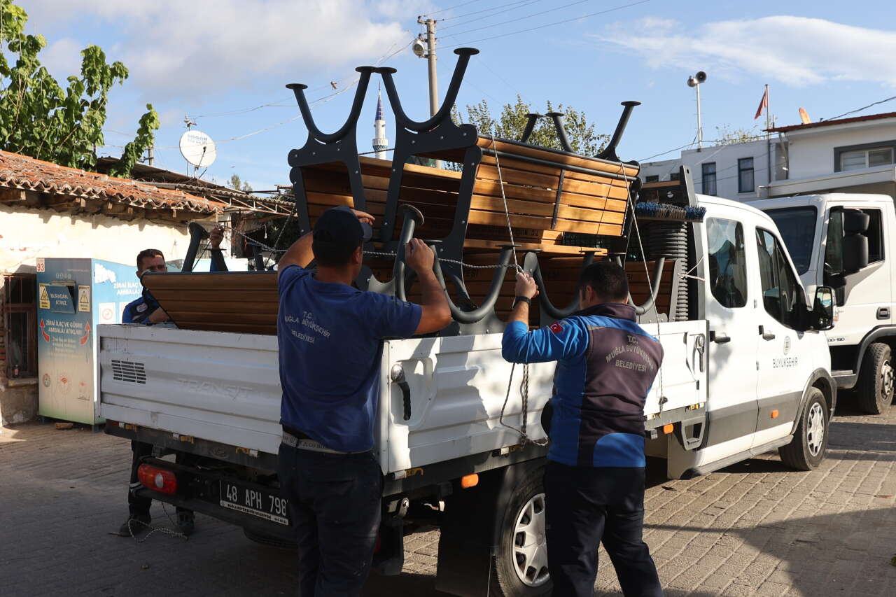 Büyükşehir, 13 İlçede Oyun Alanı ve Peyzaj Donatısını Güçlendiriyor 5